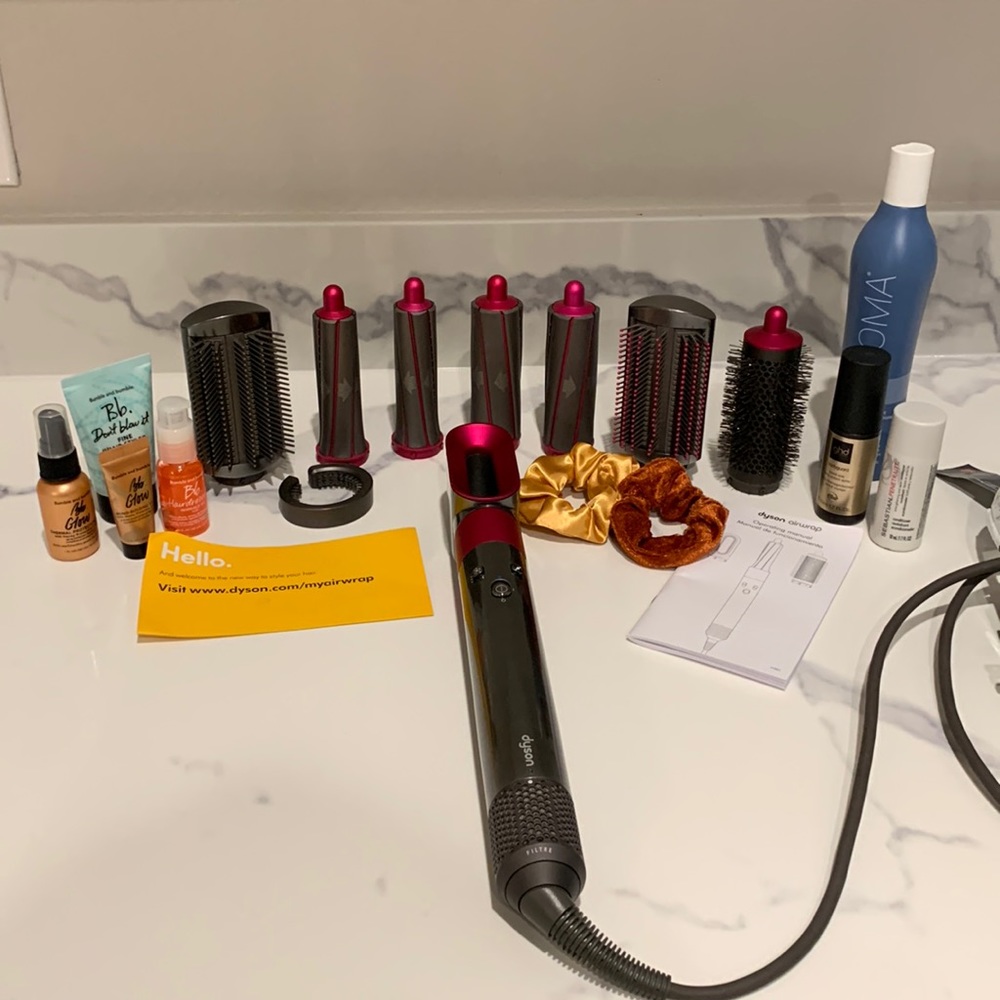 Barely Used Dyson Airwrap (Includes all attachments and instructions)